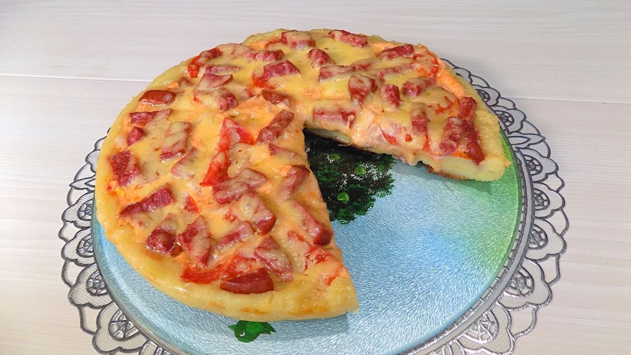 как готовить пиццу в духовке с готовым тестом колбасой и сыром помидорами фото 30